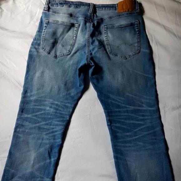 AE Airflex + Athletic Fit Jean - Picture 4 of 8